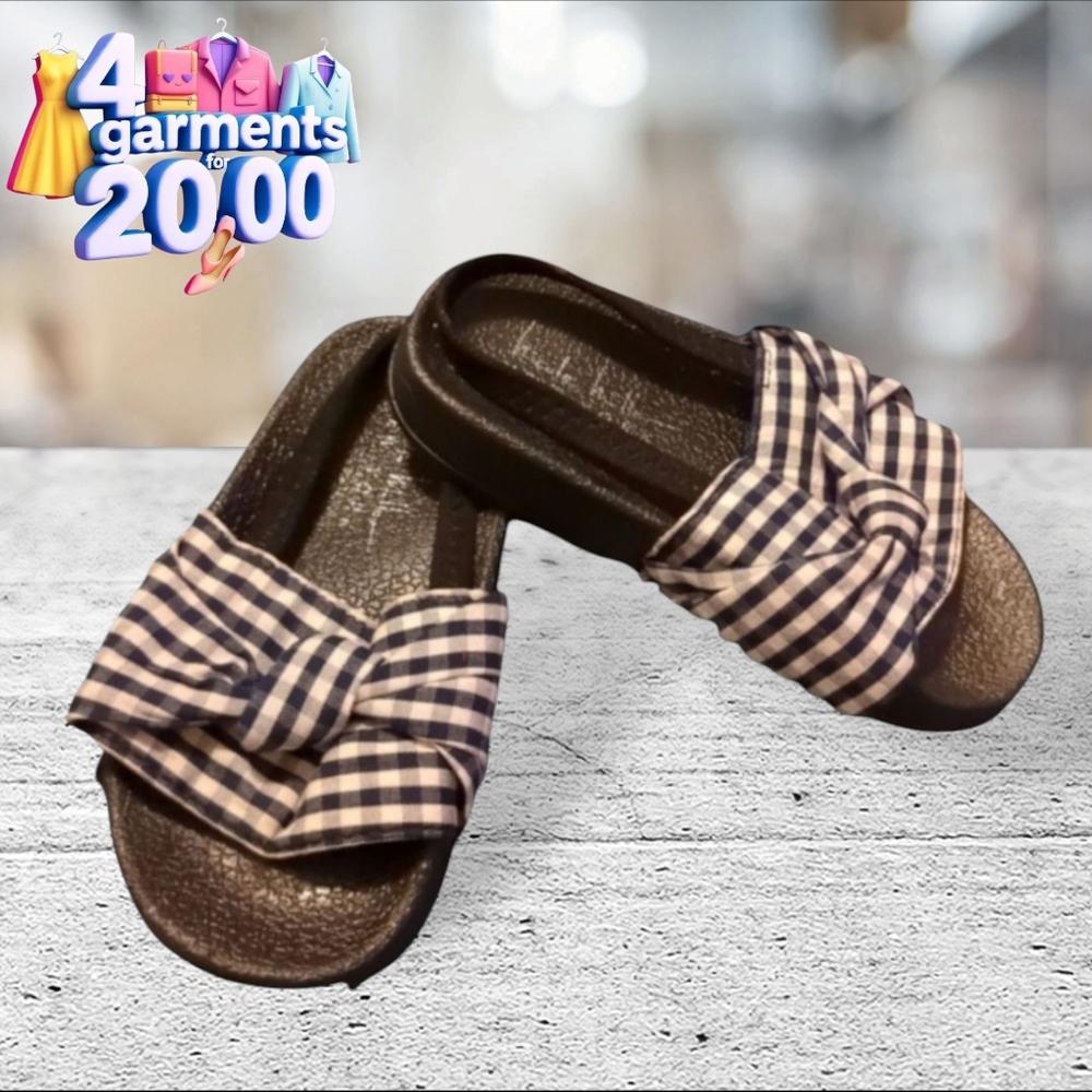 Nicole Miller sling sandals size 6 toddlers.